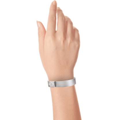 hand wearing plastic slim solid wristband in silver 